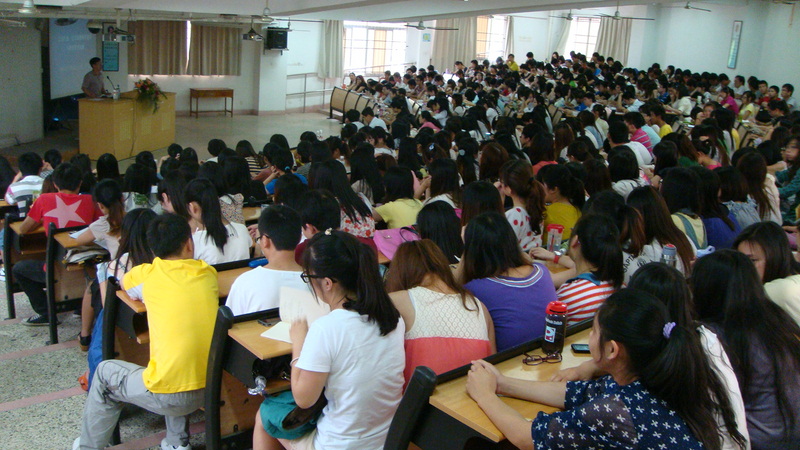 福州大学304永利集团院长庄穆教授来我院讲学2.jpg 福州大学304永利集团院长庄穆教授来我院讲学2.jpg